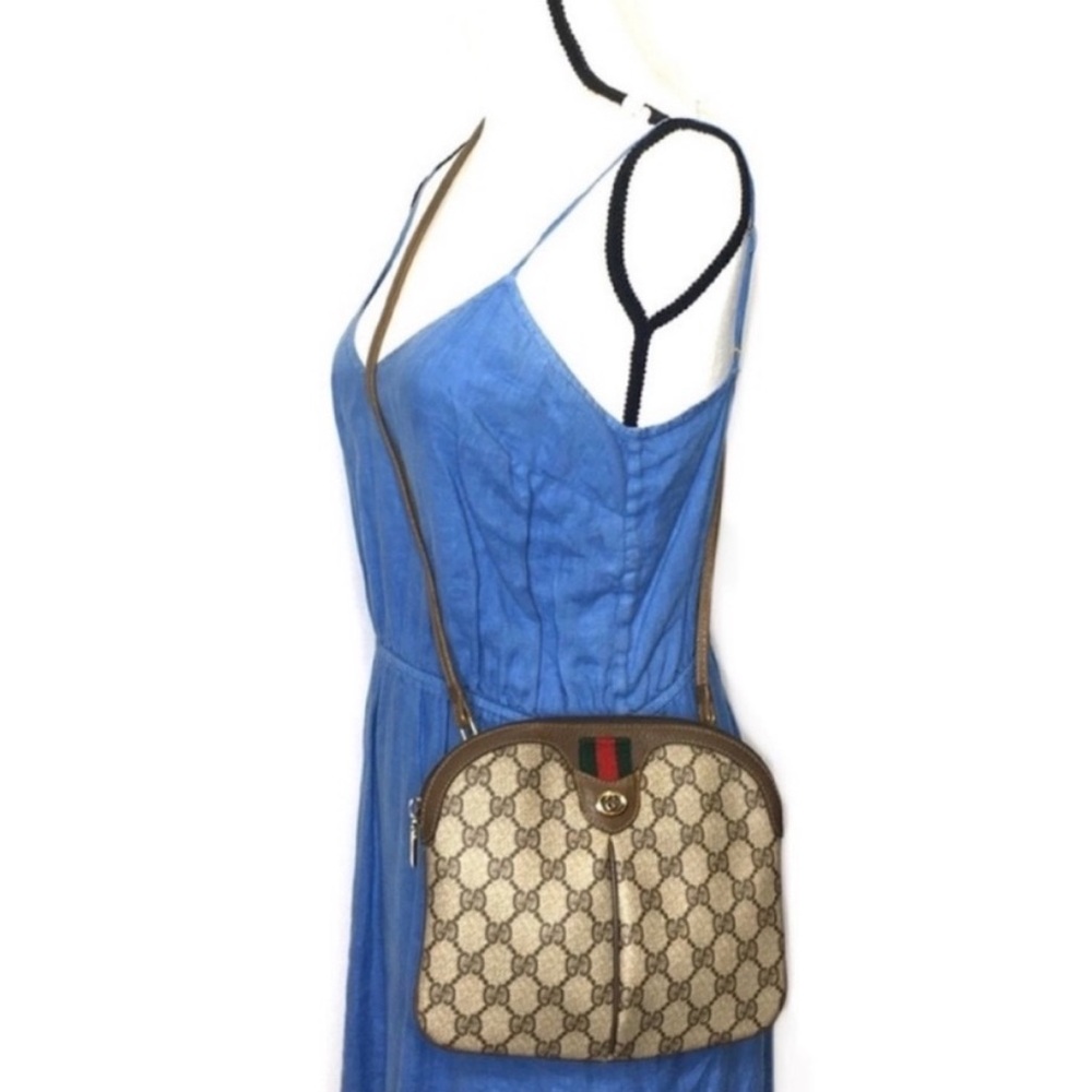 Authentic Gucci brown monogram coated canvas crossbody bag - Picture 4 of 16